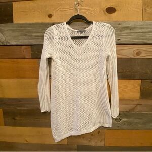 💝3/$20 White Long Sleeve Knit high low top